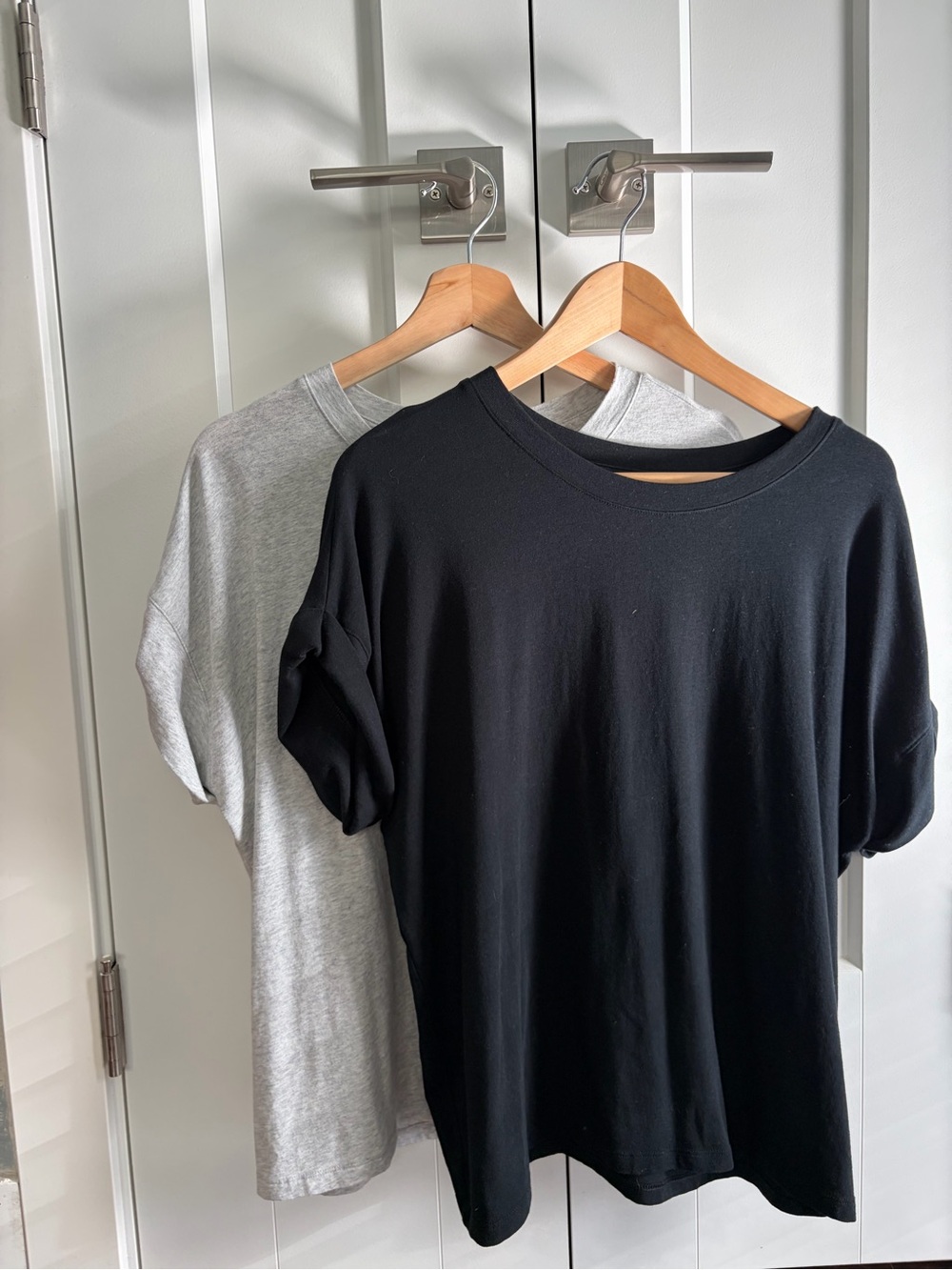 Set of 2 Banana Republic Factory Short Sleeve Crewneck T-Shirt - Black & Gray